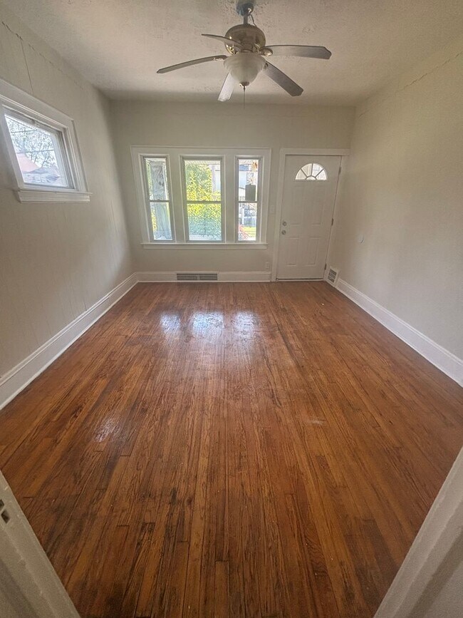 Foto del edificio - Cleveland East Side 2 bedroom down