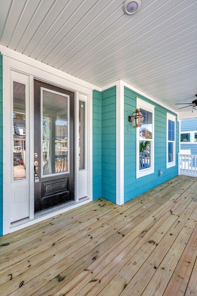 Building Photo - Brand NEW! 4 Bedroom with Gourmet Kitchen ...