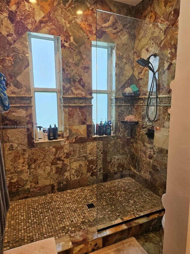 Foto del edificio - 1116 N 13th Ct