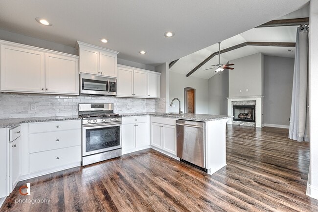 Building Photo - Beautiful + Well-Maintained Home in Farmin...