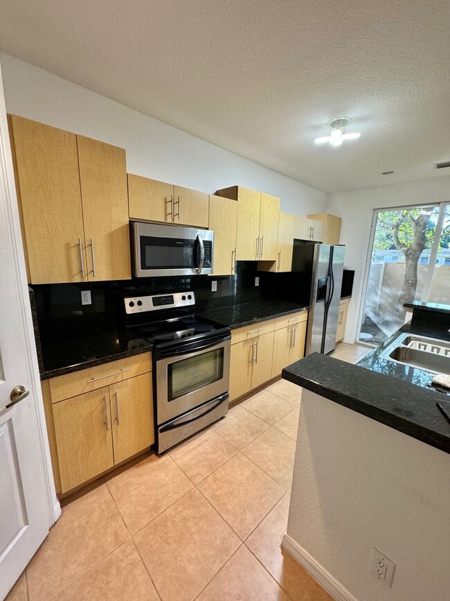 Foto del edificio - Amazing renovated townhome!3 Bedroom 2.5 B...