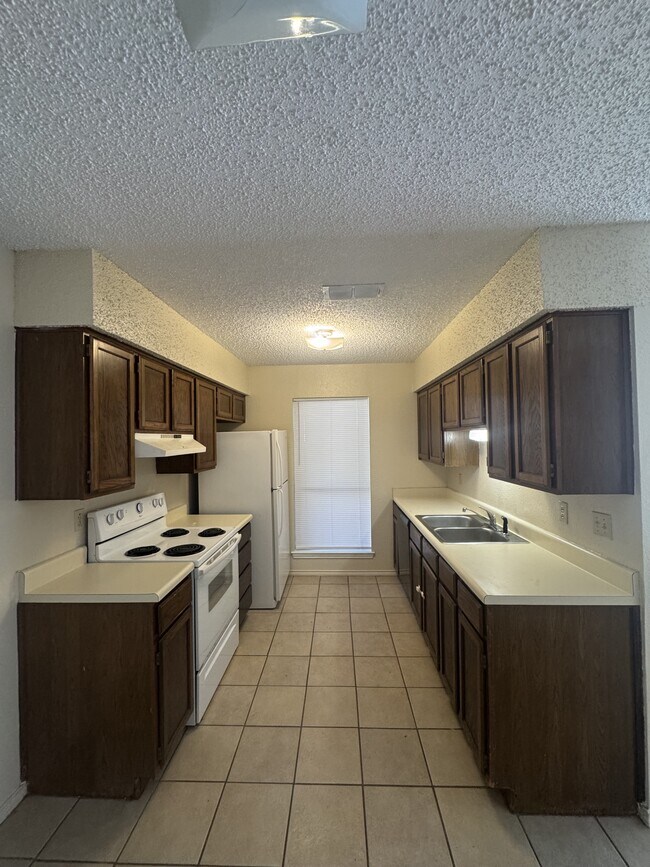 Foto del edificio - 405 Whitetail Dr