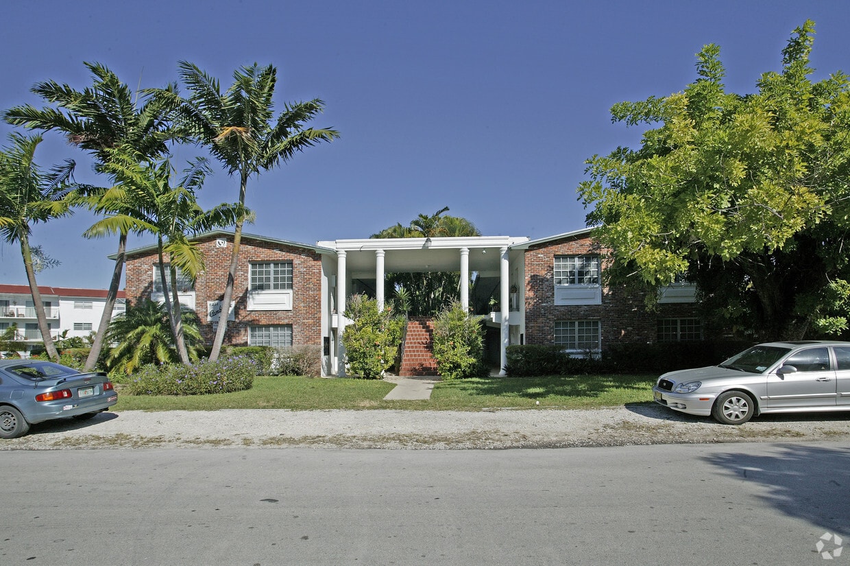 Building Photo - Cambridge House