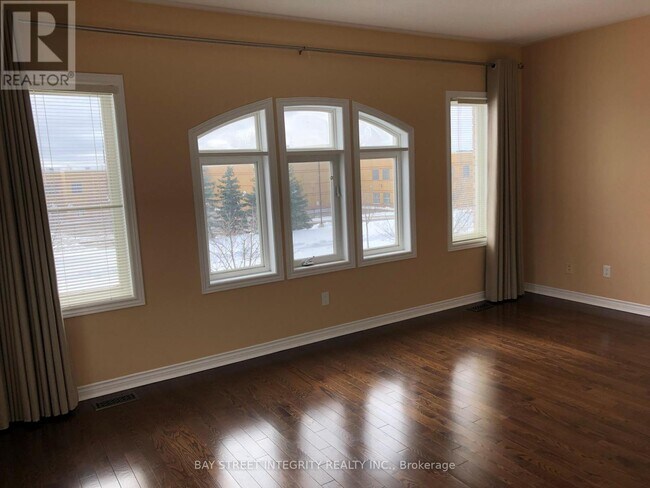Building Photo - 88 Toporowski Ave