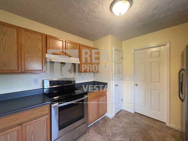 Building Photo - Spacious Three Bedroom House in Hartley Br...