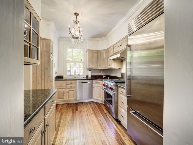 Foto del edificio - 3342 Reservoir Rd NW