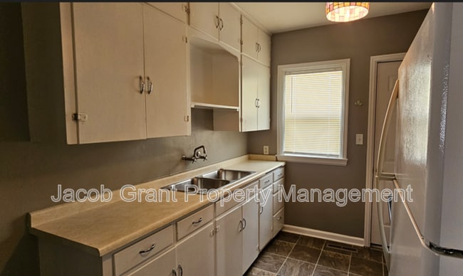 Building Photo - 348 Basalt St