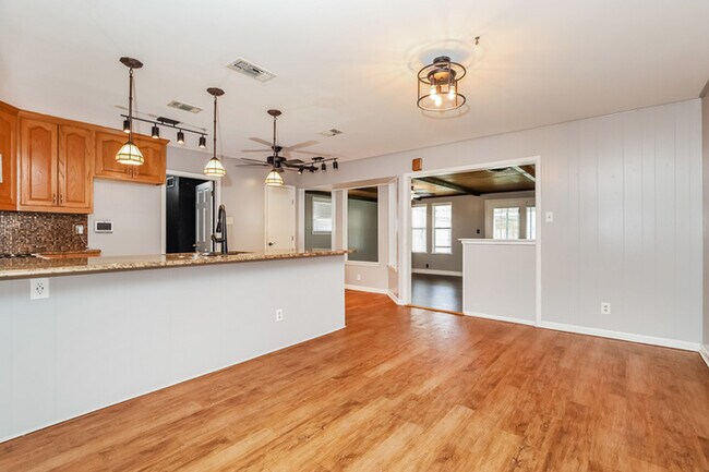 Foto del edificio - 5103 Redding Dr