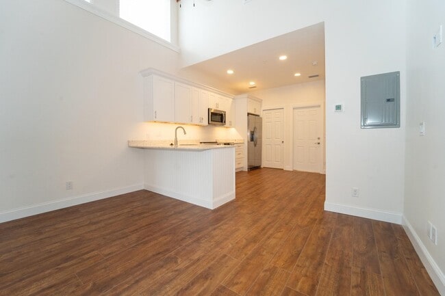 Building Photo - 11 Aviles St