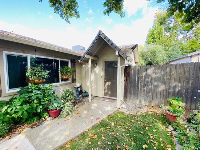 Building Photo - 6221 Casita Ave