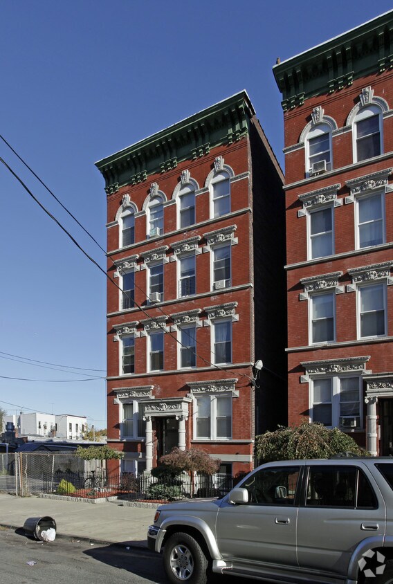 Building Photo - 142 Duncan Ave