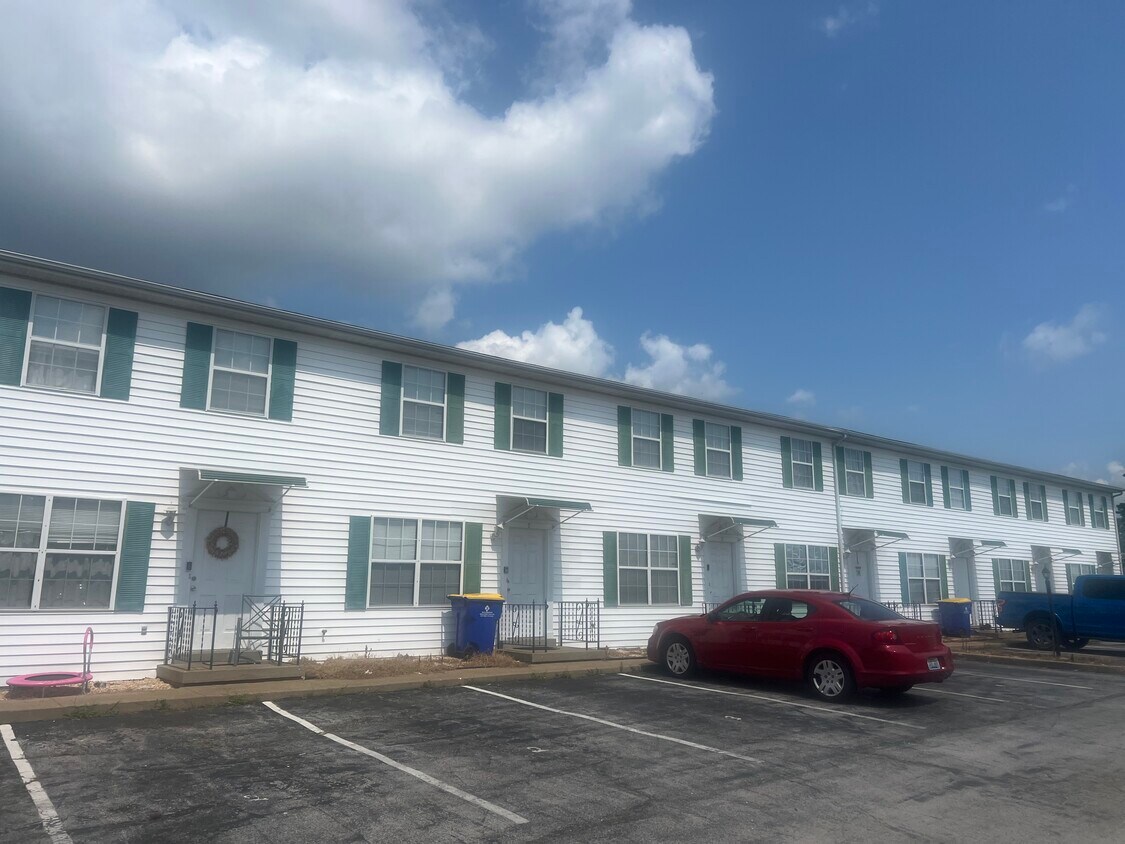 Primary Photo - 3260 Spring Hollow Ave