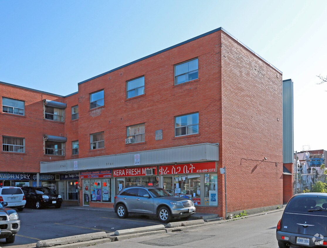 Photo du bâtiment - 2731-2749 Danforth Ave