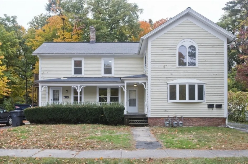 Primary Photo - 18 Bates St