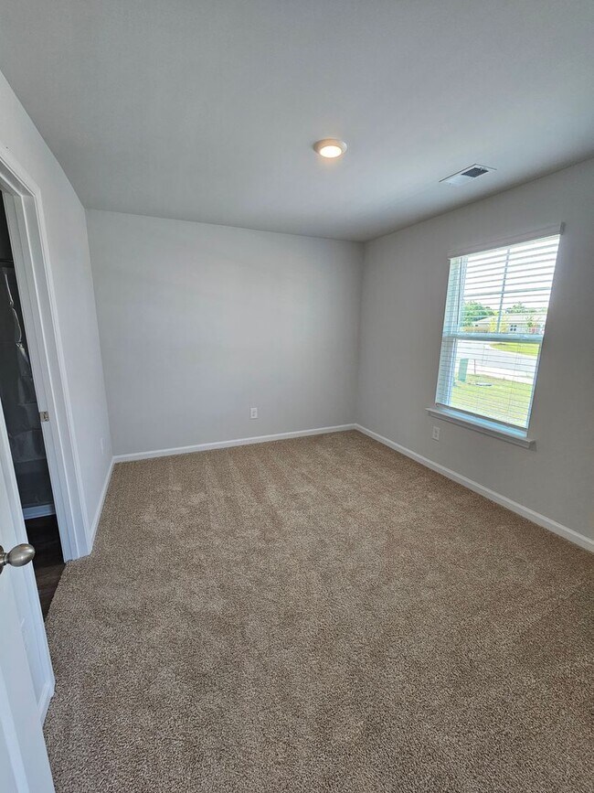 Building Photo - Cozy Cottage in Surf City