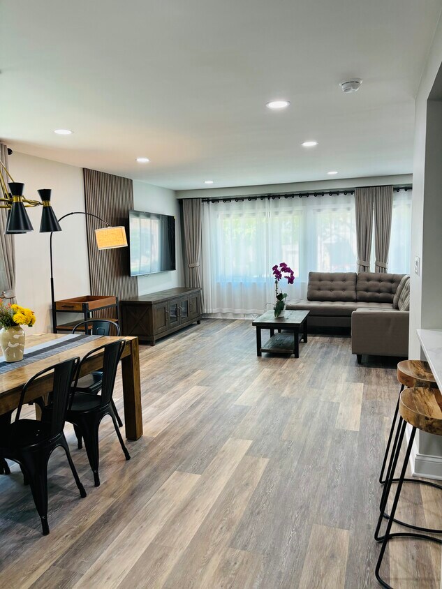 Sala de estar - 506 Forest Ave