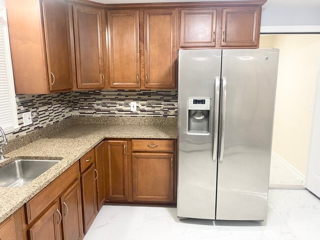 Building Photo - 317 Alexander Ave