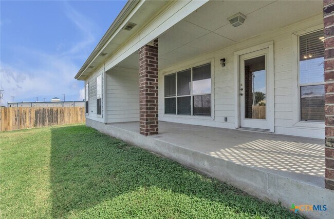 Building Photo - 314 Serene Meadow