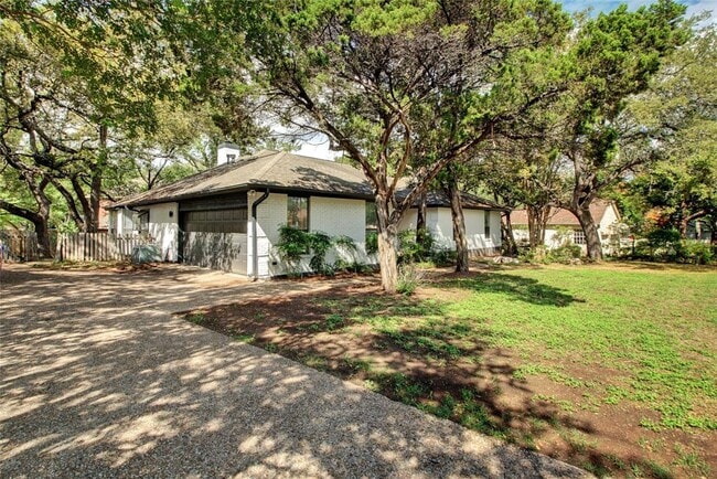 Building Photo - 7103 Anaqua Dr
