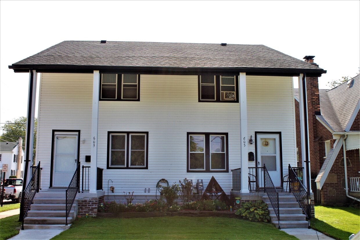 605 North Dr, Wyandotte, MI 48192 Townhome Rentals in Wyandotte MI