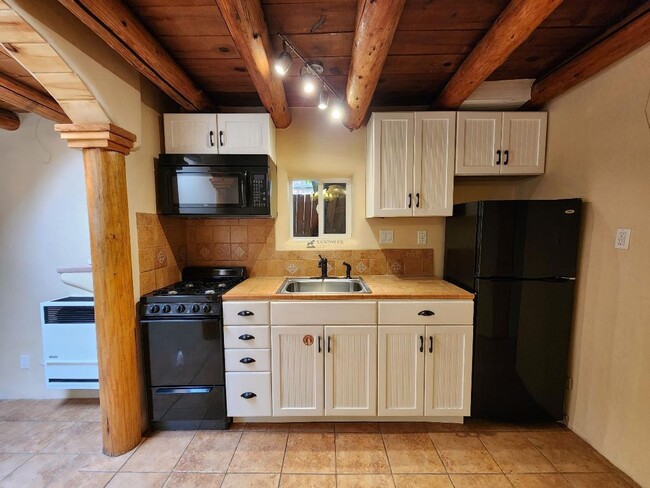 Foto del edificio - 235 Irvine St