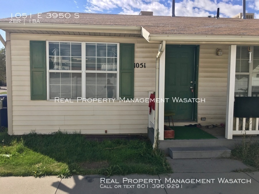 2 Bed 2 Bath Duplex near St. Mark's Hospital House Rental in