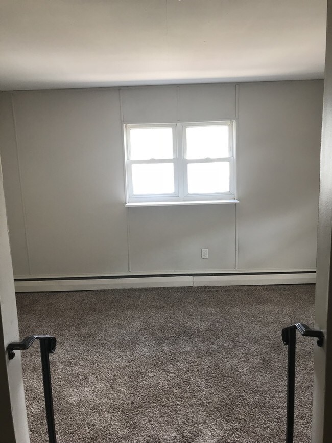 Building Photo - 1 Bedroom Apartment Great Location