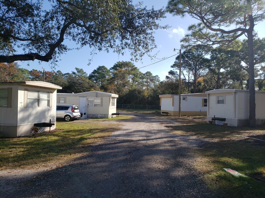 Building Photo - 15514 Madeline Dr
