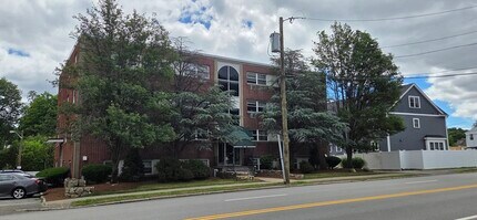 Building Photo - 558 Main St
