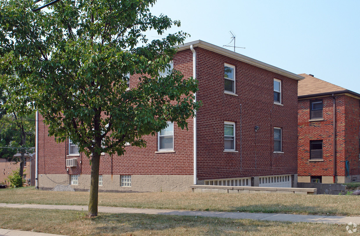 Building Photo - 2460 Boudinot Ave
