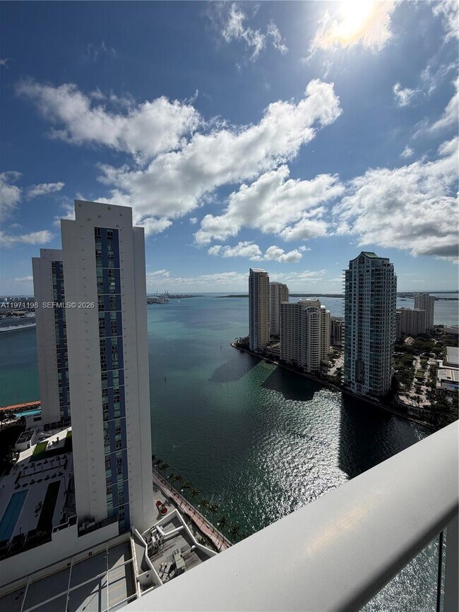 Building Photo - 300 S Biscayne Blvd