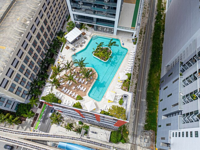 Foto del edificio - 701 NE 1st Ave