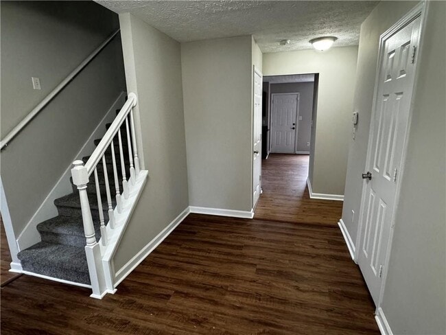 Building Photo - 2463 Meadow Spring Dr