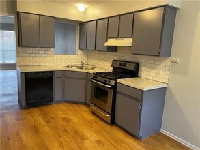 Building Photo - 105 Meteor Dr