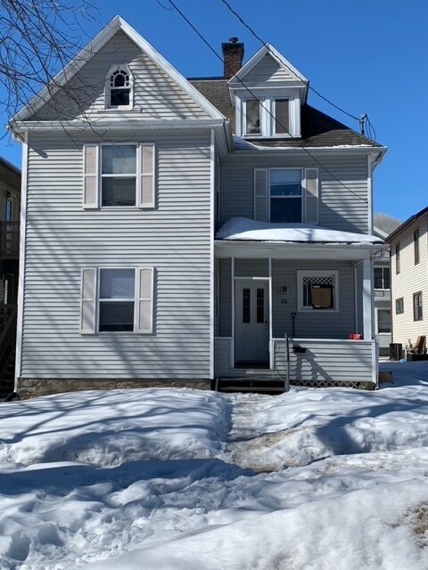 Primary Photo - 527 N Linn St
