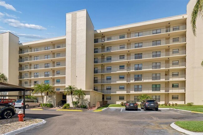 Foto del edificio - 900 Cove Cay Dr