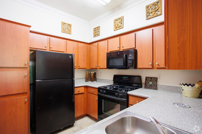 2BD, 2BA - 1,071SF - Kitchen - The Aspens