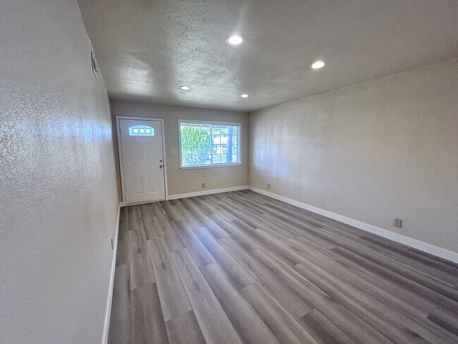 Foto del edificio - 208 Talisman Dr
