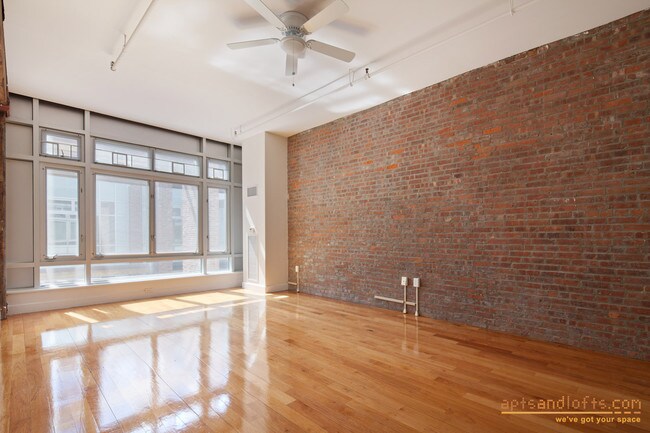 Building Photo - 275 Conover St