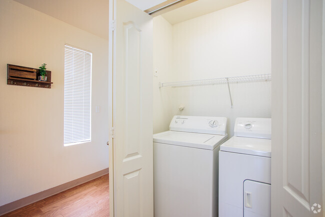 2BD, 2BA - 910SF - Laundry - Enchanted Hills