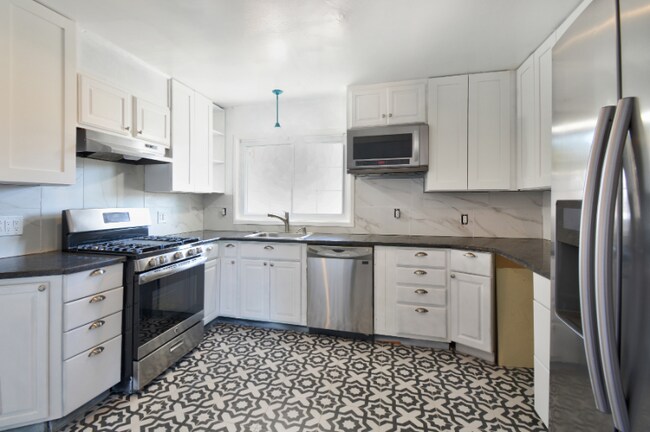 Building Photo - 2112 N Union Blvd