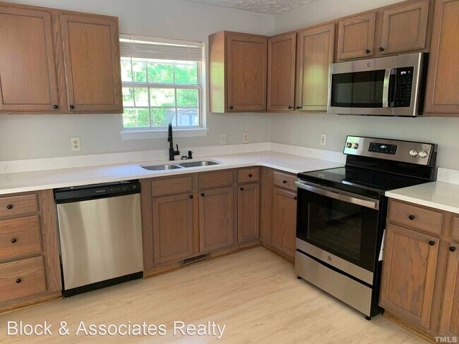Foto del edificio - 5 br, 3 bath House - 5919 Hadrian Drive