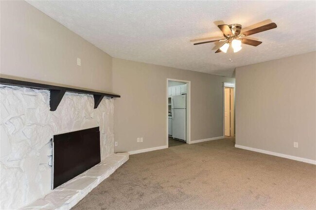 Foto del edificio - 125 Hunt Ridge Dr