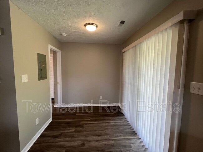 Building Photo - 1437C Ireland Dr