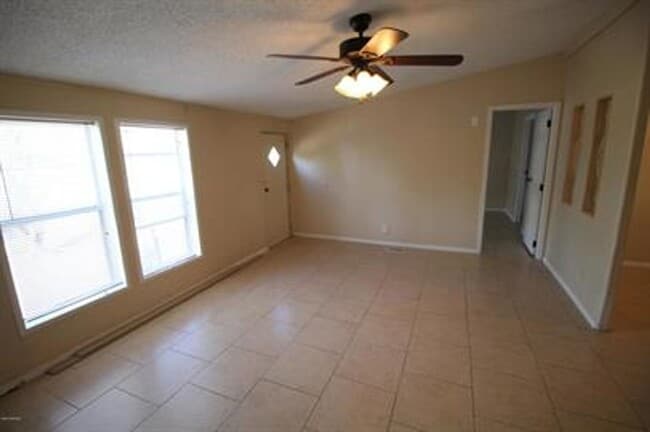 Foto del edificio - HUGE PRIVATE LOCATION 3 BEDROOM 2 BATH HOME!!