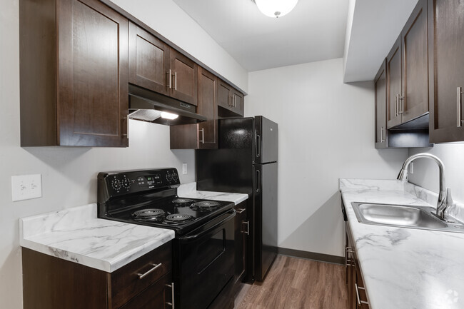 2 BR, 1 BA, 900SF - North Branch Apartments