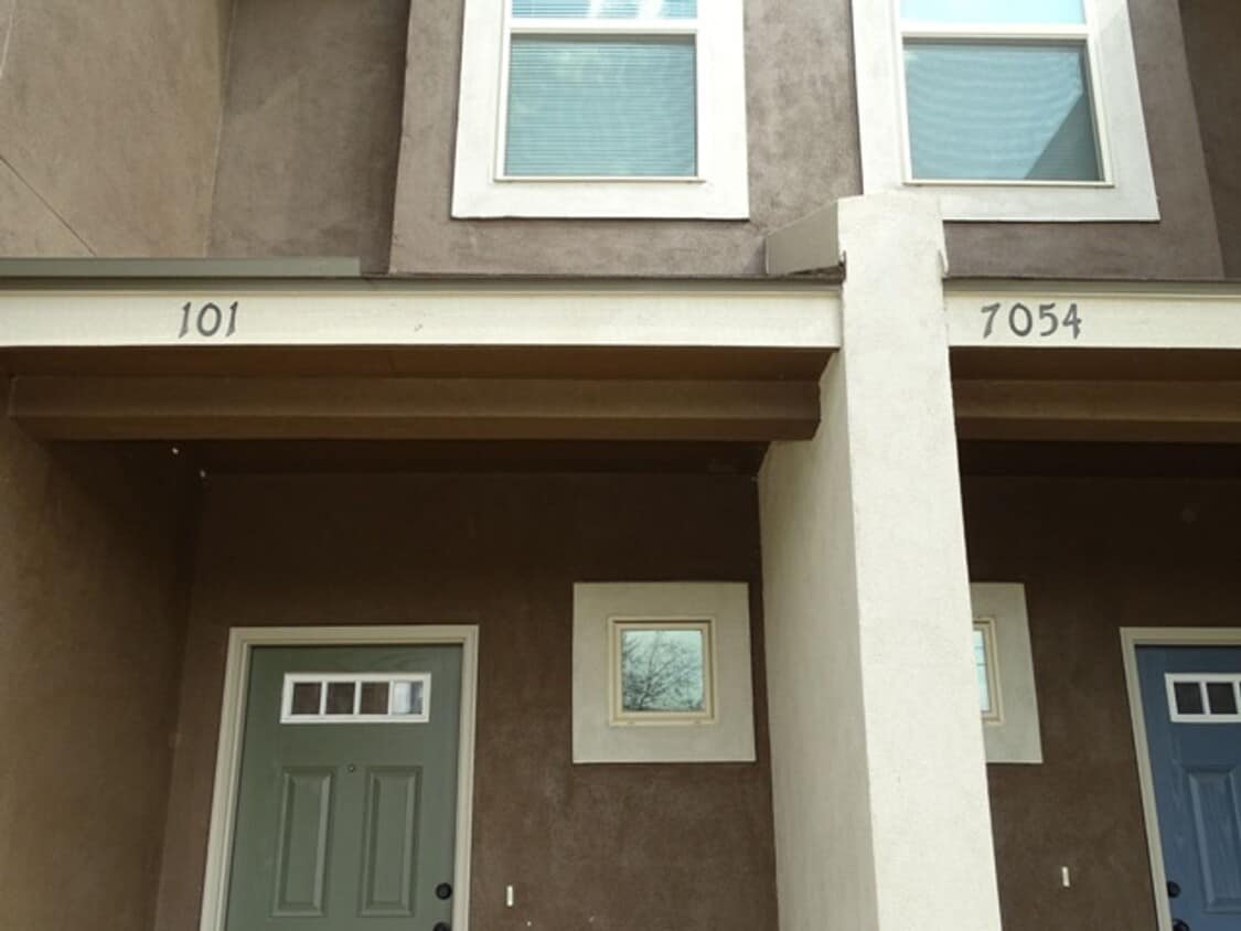 Primary Photo - 7054 Lakeview Dr.