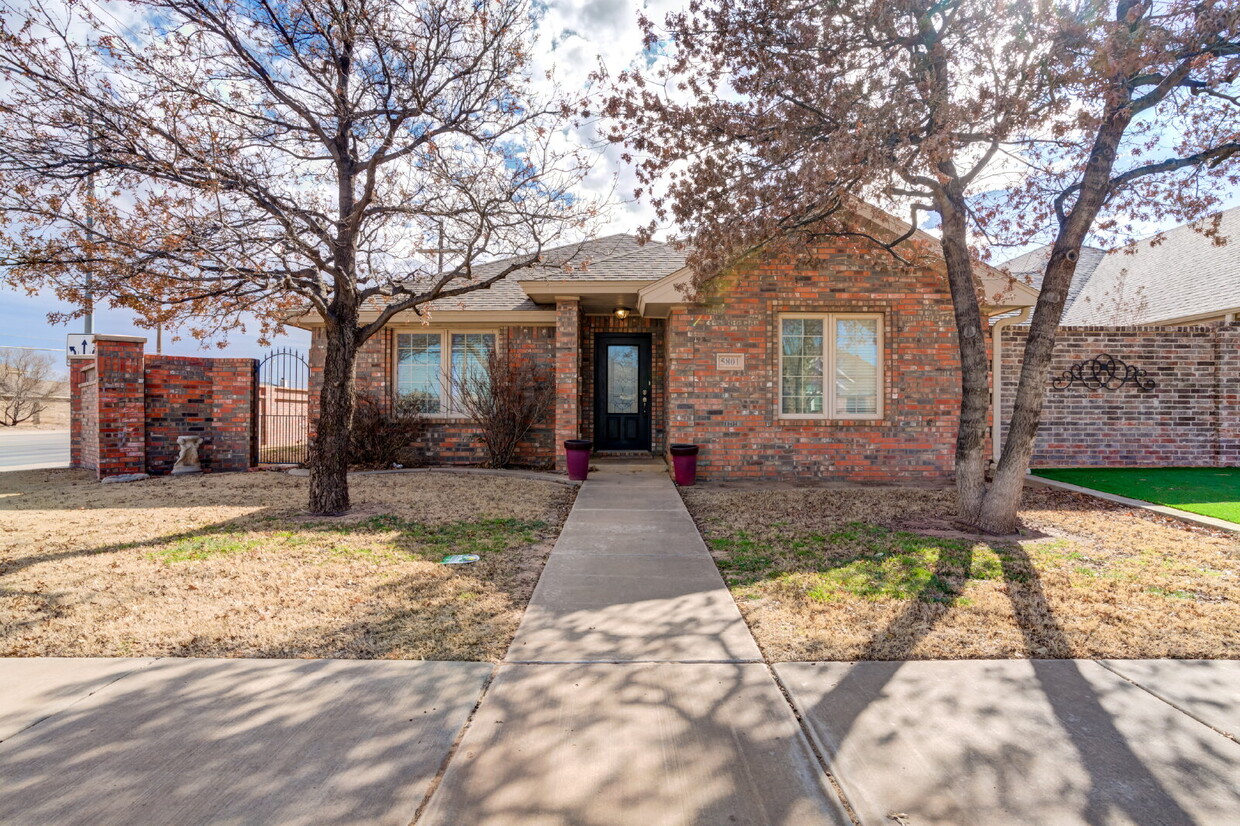 Foto principal - Gorgeous Home in Cooper District!!