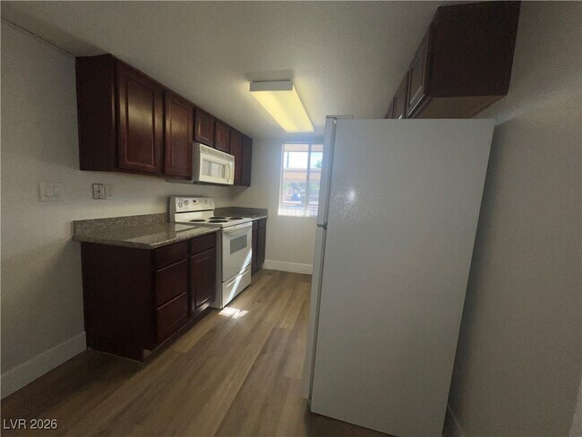 Building Photo - 5060 Indian River Dr