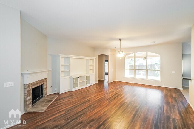 Foto del edificio - 818 Cypresswood Bend